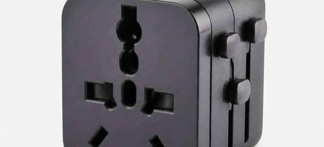 adaptateur prise universel voyage compact — vue produit